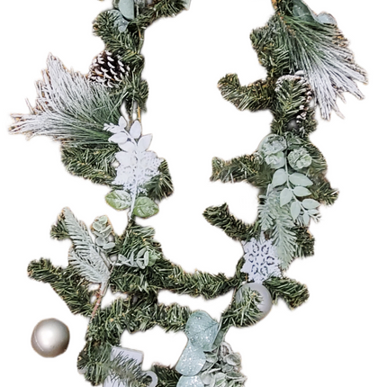 6ft Ashland Pinecone & Ornament Snowflake Decor