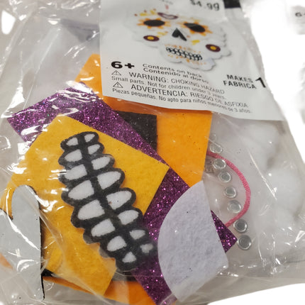 Dia de Los Muertos Pom-Pom Craft Kit 6+