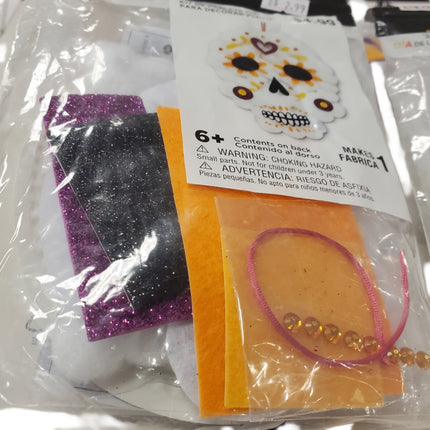 Dia de Los Muertos Pom-Pom Craft Kit 6+