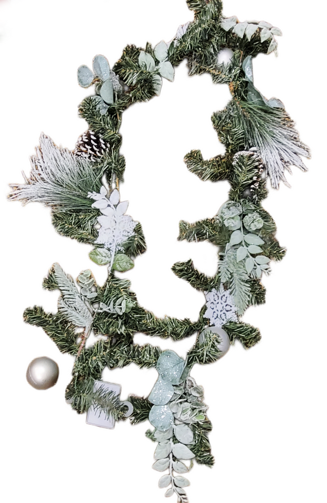 6ft Ashland Pinecone & Ornament Snowflake Decor