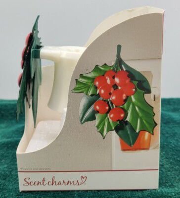 Scent Charms Winter Berries Holly Plug In Fragrance Oil Diffuser Swivel Plug