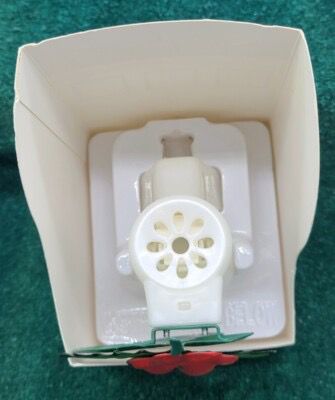 Scent Charms Winter Berries Holly Plug In Fragrance Oil Diffuser Swivel Plug