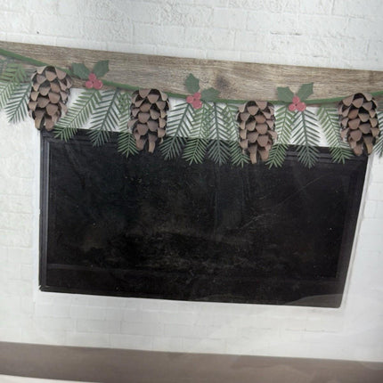 Recollections Christmas Paper Garland Decor kit - Holly Berry Pine Cone