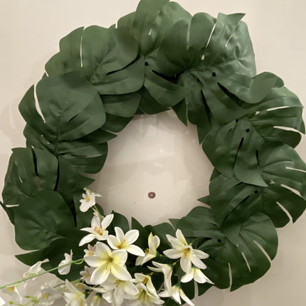 22" Ashland Sand and Sea Wreath with White Flowers