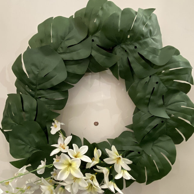 22" Ashland Sand and Sea Wreath with White Flowers